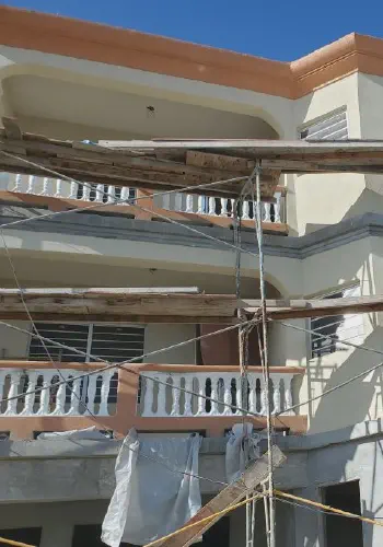 1 lb. EPS Concrete Forms Shape Luxury Home Roof Parapet in St. Thomas